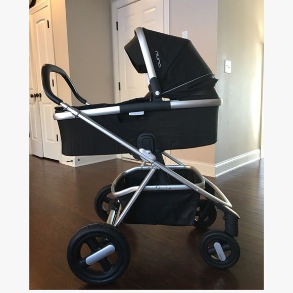 *SOLD* nuna ivvi stroller & bassinet - caviar - Picture 5 of 8